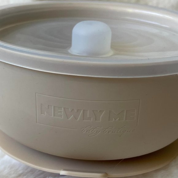Silicone Bowl with clear lid - Picture 7 of 10